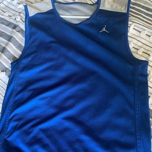 Jordan reversible Lg practice Jersey ONLY BEEN WORN ONCE! Light weight and blank